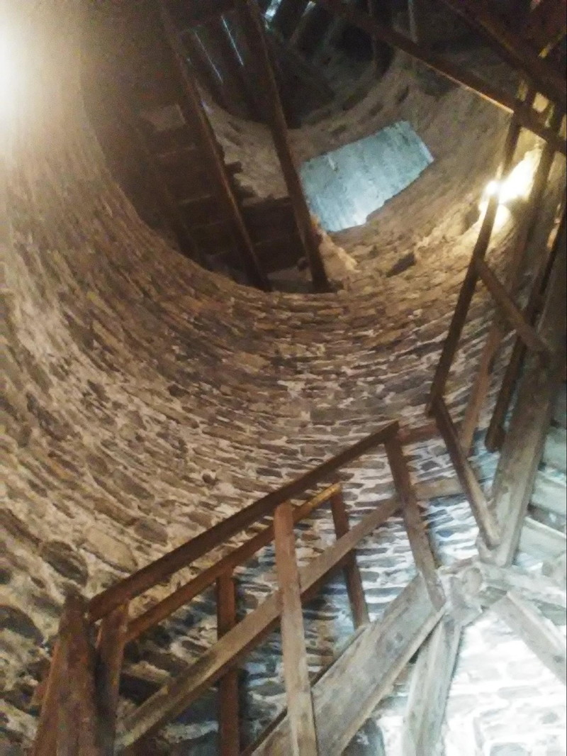 バティアス城の塔の内部